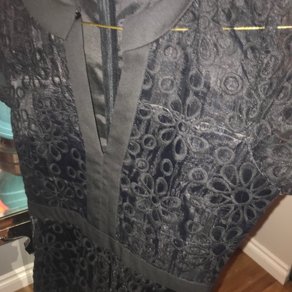 Beautiful detailed party dress - Picture 4 of 5